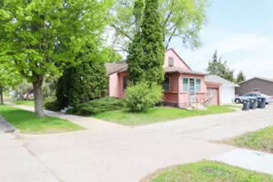 120 21st St, La Crosse, WI 54601 - Photo 1