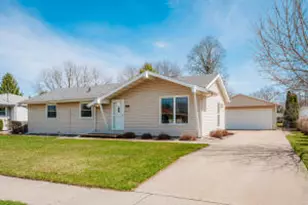 1041 London St, Menasha, WI 54952 - Photo 1
