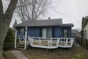 956 Circle Dr, Manitowoc, WI 54220 - Photo 1