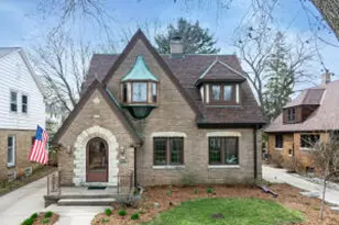 1295 N 63rd St, Wauwatosa, WI 53213 - Photo 1