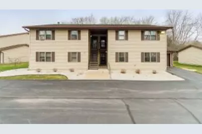 910 E Cedar Ave, Manitowoc, WI 54220 - Photo 1