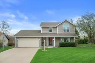 W162N10528 Auburn Ln, Germantown, WI 53022 - Photo 1