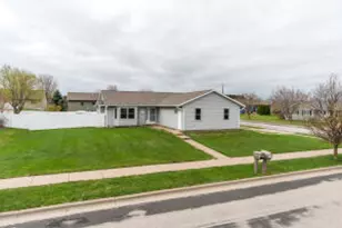 812 Silver Dr, Holmen, WI 54636 - Photo 1