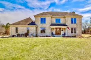 W157N7420 Stonewood Cir, Menomonee Falls, WI 53051 - Photo 1