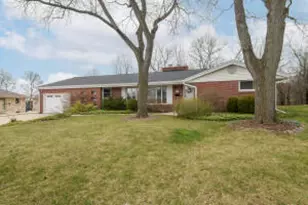 W160N8462 Donald Ct, Menomonee Falls, WI 53051 - Photo 1