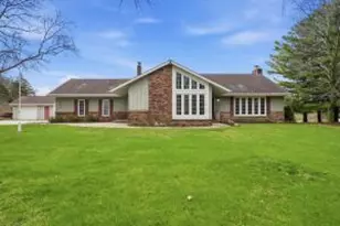 2009 Deerfield Dr, Saukville, WI 53080 - Photo 1