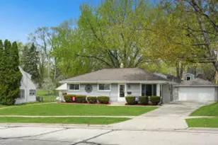 318 Dodie Dr, Waukesha, WI 53189 - Photo 1