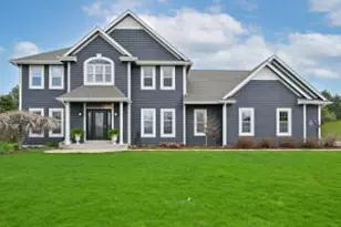 W223N3589 Ridgeside Ct, Pewaukee, WI 53072 - Photo 1