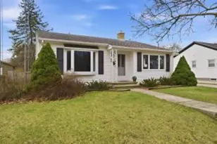 511 Oak St, Manitowoc, WI 54220 - Photo 1