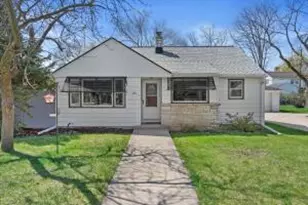 505 Pleasant View St, Wauwatosa, WI 53226 - Photo 1