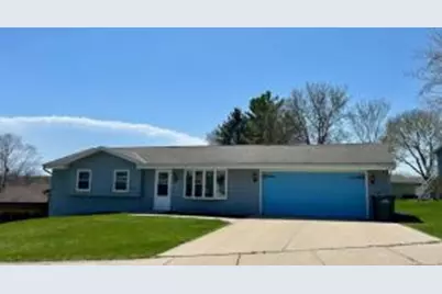 908  Kings Ridge Ct #E, West Bend, WI 53090 - Photo 1