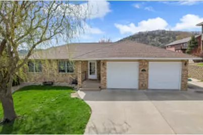 129  Bluffview Dr, Winona, MN 55987 - Photo 1