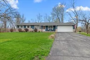 20000 Glenoaks Dr, Brookfield, WI 53045 - Photo 1