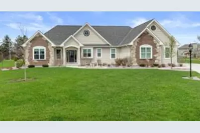 W279N8379  Hunter Ct, Hartland, WI 53029 - Photo 1