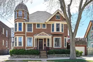 1615 E Kane Pl, Milwaukee, WI 53202 - Photo 1