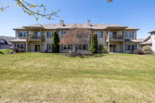 N55W17164 Ravenwood Dr, Menomonee Falls, WI 53051 - Photo 1