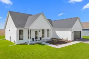 501 Fairview Dr, Walworth, WI 53184 - Photo 1