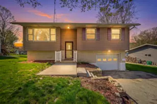 911 Mayer Ln, Mayville, WI 53050 - Photo 1
