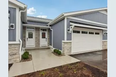 405  Falcon Ridge Dr, Burlington, WI 53105 - Photo 1