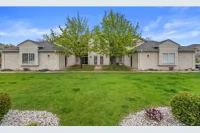 425 W Aspen Dr, Oak Creek, WI 53154 - Photo 1