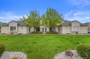 425 W Aspen Dr, Oak Creek, WI 53154 - Photo 1