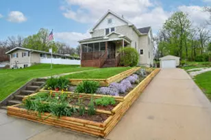 589 W Chestnut St, Burlington, WI 53105 - Photo 1