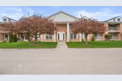 940 W Heritage Ct, Mequon, WI 53092 - Photo 1