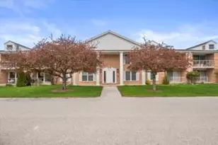 940 W Heritage Ct, Mequon, WI 53092 - Photo 1