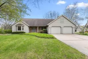N95W7155 Coventry Ct, Cedarburg, WI 53012 - Photo 1