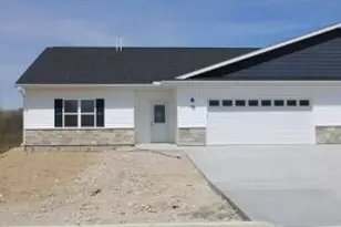 918 Drumlin Dr, Kewaskum, WI 53040 - Photo 1
