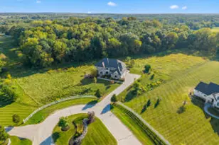 W339S271 Foxtail Ct, Delafield, WI 53066 - Photo 1