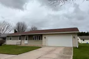 1206 E Cedar Ave, Manitowoc, WI 54220 - Photo 1