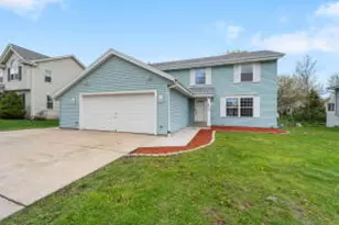 8275 S Parkview Ct, Oak Creek, WI 53154 - Photo 1