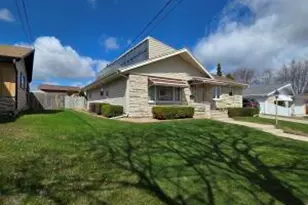 1212 S 35th St, Manitowoc, WI 54220 - Photo 1