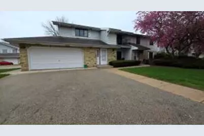 1425  Sun Valley Dr, Racine, WI 53406 - Photo 1