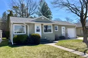 2607 Lincoln Ave, Two Rivers, WI 54241 - Photo 1
