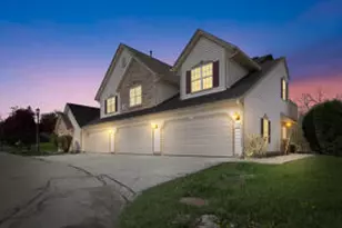 2337 W Vista Bella Dr, Oak Creek, WI 53154 - Photo 1