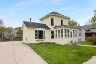 428 S Lyman St, Oconomowoc, WI 53066 - Photo 1
