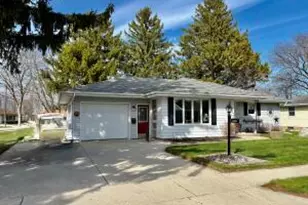 2226 Lexington Dr, Manitowoc, WI 54220 - Photo 1