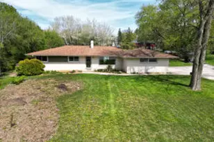 N68W13722 Bay Ridge Ct, Menomonee Falls, WI 53051 - Photo 1