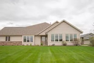 W197N17085 Stonewall Dr, Jackson, WI 53037 - Photo 1