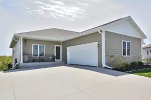 1358 Scenic Pointe Ct, Hartford, WI 53027 - Photo 1