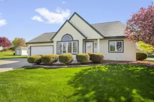 W143N9776 Ridgewood Ln, Germantown, WI 53022 - Photo 1
