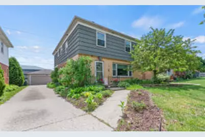 8831 W Hawthorne Ave #8833, Wauwatosa, WI 53226 - Photo 1