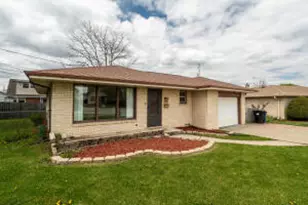 2204 Savoy Cir, Racine, WI 53404 - Photo 1