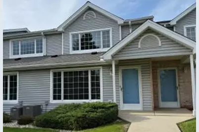 10320 W Whitnall Edge Cir, Franklin, WI 53132 - Photo 1