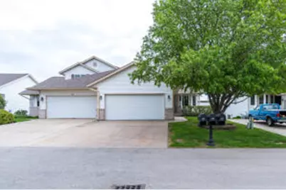 219  Heritage Ln, Onalaska, WI 54650 - Photo 1