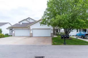219 Heritage Ln, Onalaska, WI 54650 - Photo 1