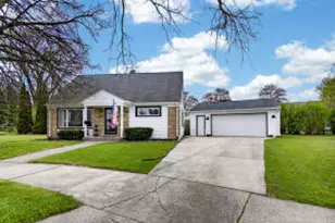 3206 Lakeview Cir, Racine, WI 53402 - Photo 1
