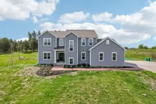 N140w17335 Cedar Ln, Germantown, WI 53022 - Photo 1